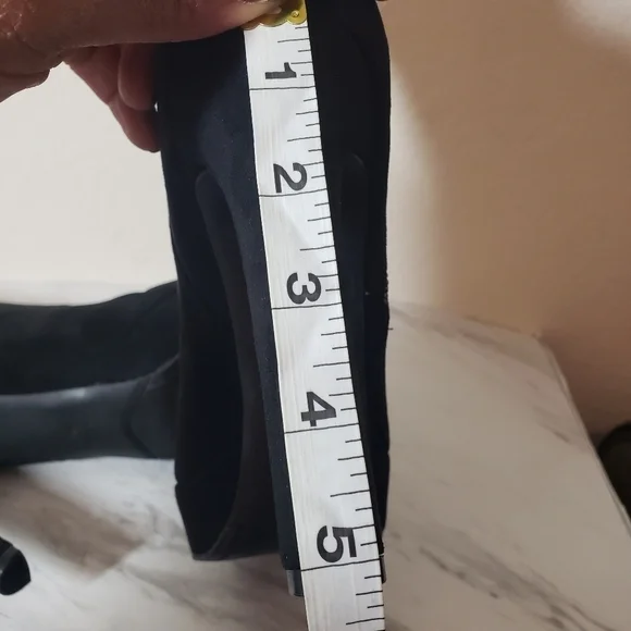 Guess Dejah Black Faux Suede Zip Platform Ankle Booties Sz 8.5M - Picture 12 of 13